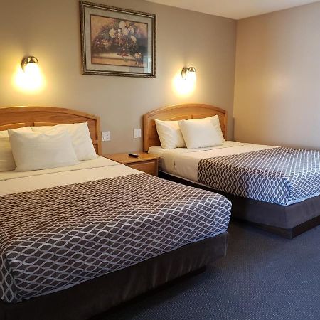 Lamplighter Inn Three Hills Kültér fotó